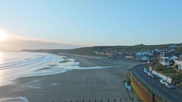 Sandsend Whitby North Yorkshire Coast Aerial Drone Movement Sea Front — Vídeo de Stock