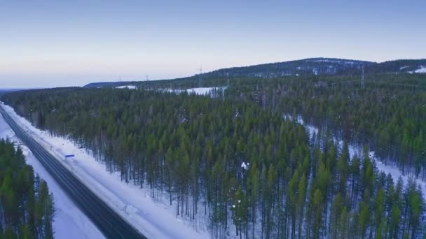 Paisaje Aéreo Invierno Zonas Del Norte Europa Con Carretera Entre — Vídeos de Stock