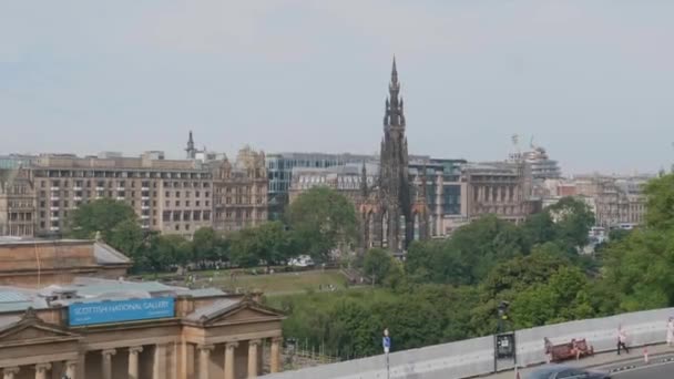 斯科特纪念碑与苏格兰爱丁堡的城市景观 — 图库视频影像