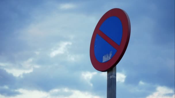 Parking Prohibited Signal Time Lapse Stormy Clouds Background — Video