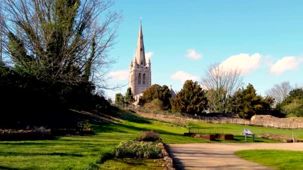 All Saints Church Seen Grounds Oakham Castle Market Town Oakham — Vídeo de stock