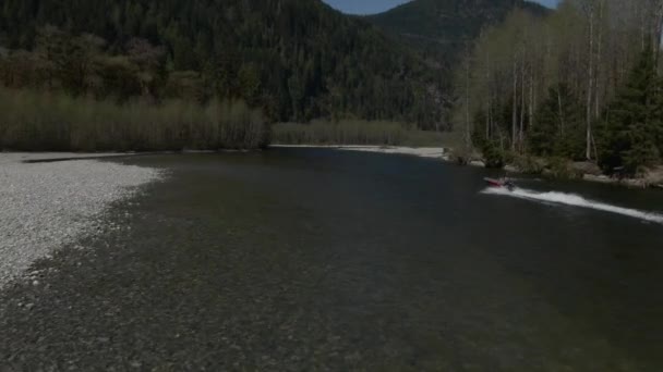 Jet Boat Moved River Trees Mountains Either Side Two Men — Stok video