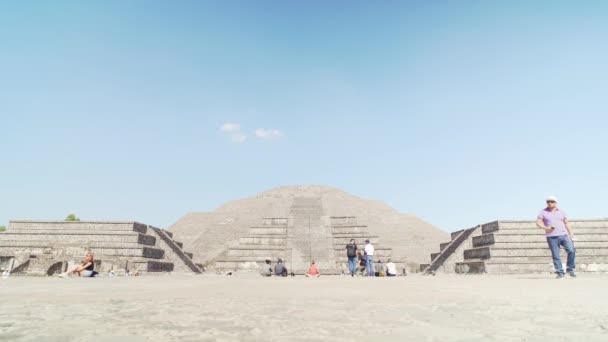 Turistas Desfrutando Antigo Site Pirâmide Teotihuacan Fora Cidade México México — Vídeo de Stock