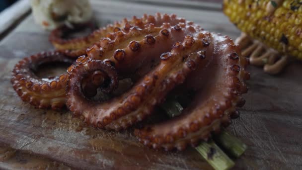 Grilled Whole Fresh Octopus Mazatlan Sinaloa Mexico Served Vegetables — Videoclip de stoc