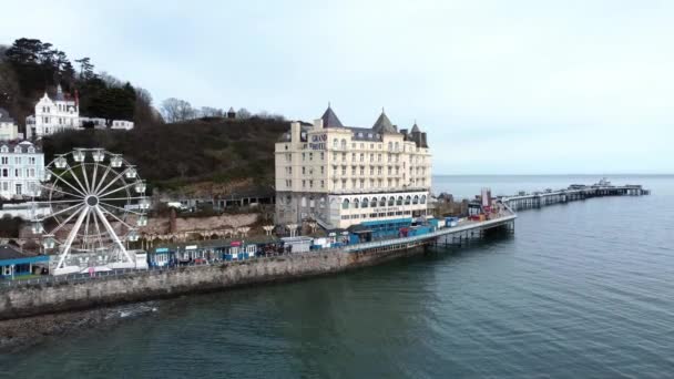 Llandudno Pier Victorian Promenade Ferris Wheel Attraction Grand Hotel Resort — Stockvideo