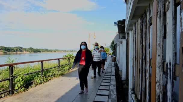 Time Lapse People Walking Enjoy Scenery Mekong River Walking Street — Vídeo de stock