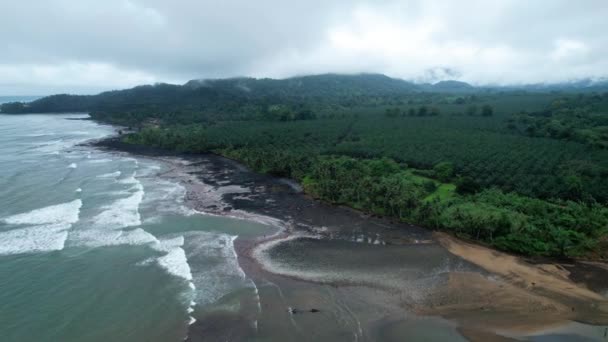 Luchtfoto Met Uitzicht Zuidkust Van Bewolkte Sao Tomé Roterende Drone — Stockvideo