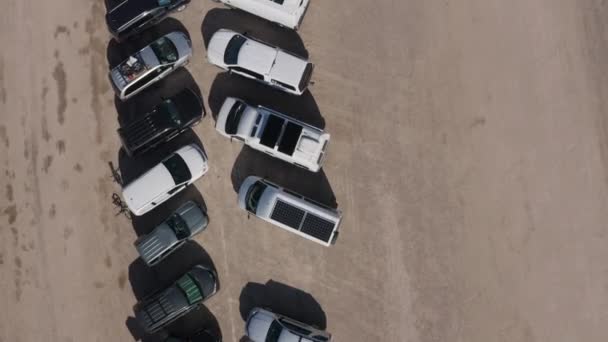 Top View Motorhomes Outfitted Solar Panels Parked Desert — Stock video