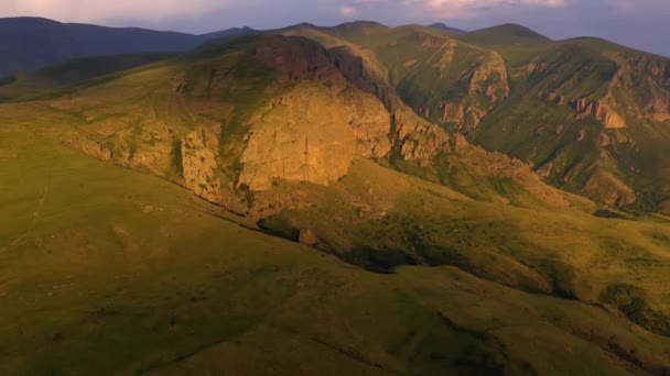 Aerial View Sunlit Rocky Mountains Armenia Circling Drone Shot — Vídeos de Stock