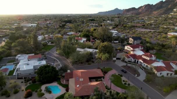 Luxusní Domy Úpatí Hory Camelback Poblíž Scottsdale Arizona — Stock video