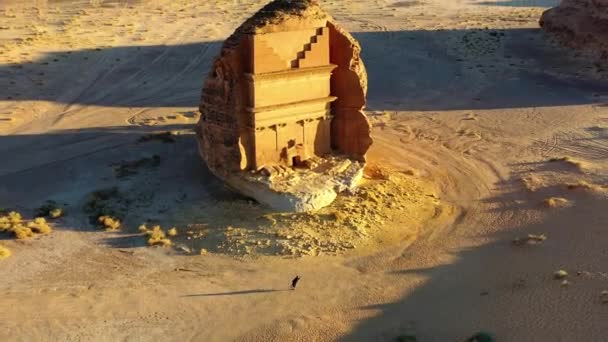 Luchtfoto Van Een Arabische Dans Voor Ijr Zonsondergang Madain Saleh — Stockvideo