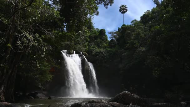 Time Lapse Heo Suwat Waterfall Distance Revealing Beautiful Scenery Khao — Video Stock