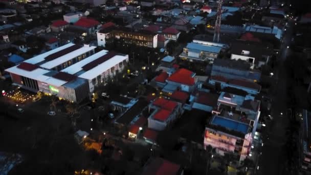 Υπέροχη Πόλη Ντενπασάρ Drone Νύχτα Σπίτια Και Πλάνα Κυκλοφορίας Στο — Αρχείο Βίντεο