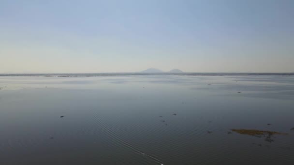 Aerial Reverse Footage Two Hills Distance Bueng Boraphet Lake Nakhon — Stock videók