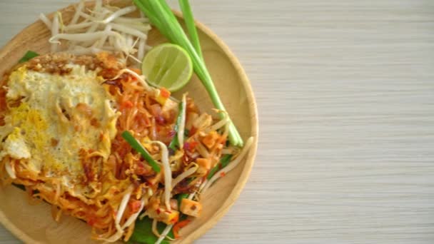 Pad Thai Mélanger Les Nouilles Frites Dans Style Thaïlandais Avec — Video