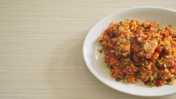 塩とチリのローストクリスピーベリーポーク アジア料理スタイル — ストック動画