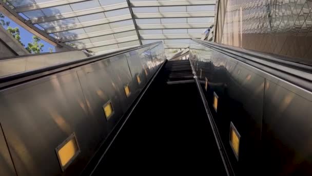 Woman Going Metro Escalator Downtown Los Angeles — Vídeos de Stock