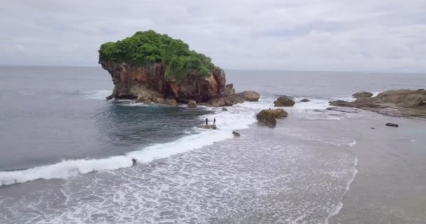 Aerial Jungwok Beach Gunung Kidul Regency Джокьякарта Индонезия Морская Вода — стоковое видео