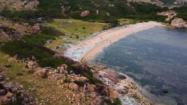 Aerial Circular View Polluted Beach Ninh Thuan Surrounded Nui Chua — Vídeo de Stock