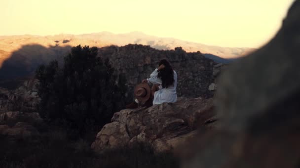 Woman White Dress Sitting Rock Enjoying View Mountain — Stockvideo