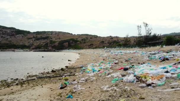 Vista Nível Solo Praia Poluída Ninh Thuan Cheia Sacos Plástico — Vídeo de Stock