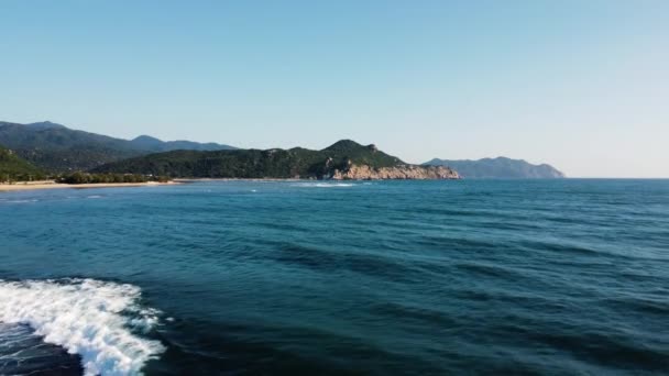 Drone Fly Pristine Ocean Water Vinh Bay Hang Rai Majestic — Stock Video