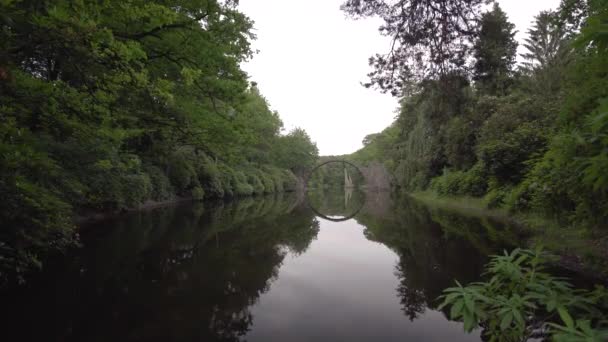 Duivelsbrug Rakotzbrcke Kromlauer Park Duitsland Inzoomen — Stockvideo