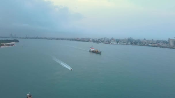 Een Vrachtschip Zeil Atlantische Oceaan Lagos Wateren — Stockvideo