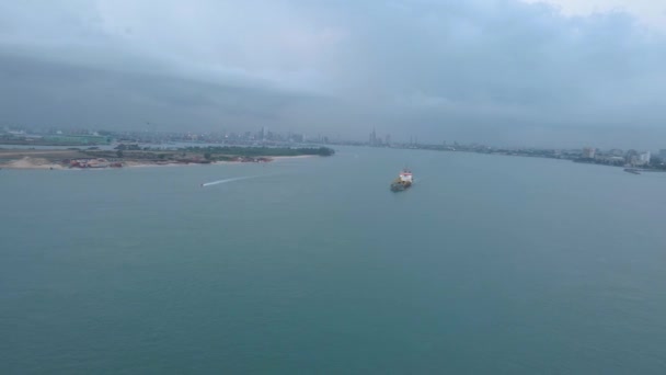 Een Vrachtschip Zeil Atlantische Oceaan Lagos Wateren — Stockvideo