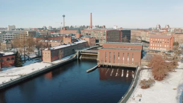Wznoszący Się Materiał Filmowy Dronów Rzekach Tamie Centrum Tampere — Wideo stockowe