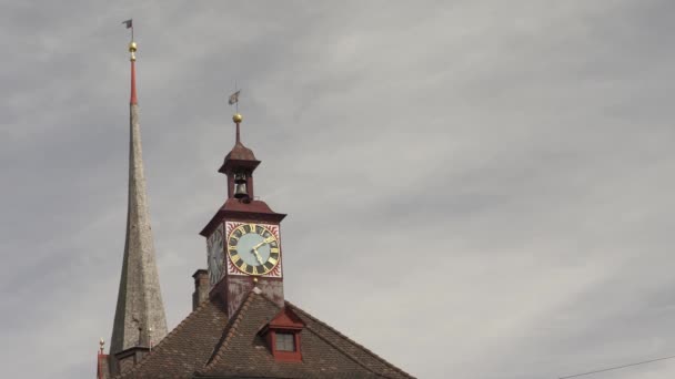 Orologio Torre Sull Edificio Svizzero Lucerna Svizzera Ingrandisci Angolo Basso — Video Stock
