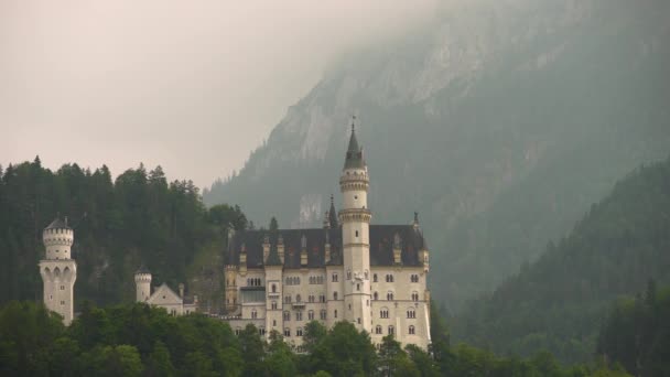 Neuschwanstein Castle Misty Day Bavaria Germany Zoom — ストック動画