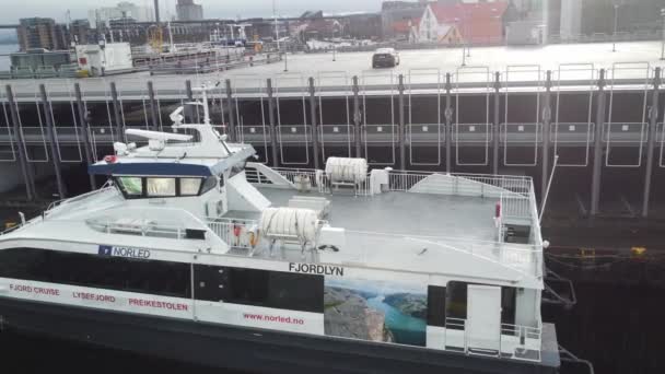 Barco Passageiros Alta Velocidade Chamado Fjordlyn Empresa Norled Está Lado — Vídeo de Stock