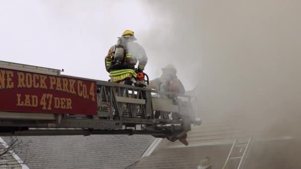 Team Firefighters Use Ladders Head Thick Dark Smoke Coming Burning — Stock Video