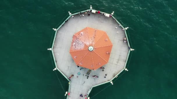 カリフォルニア州マンハッタンビーチの桟橋のトップビュー 空中ドローン撮影 — ストック動画