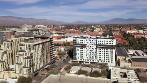 Drone Baan Rond Studentenhuizen Tucson Arizona Bij Universiteitscampus — Stockvideo
