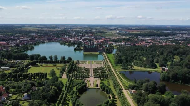 Wide Angle View Frederiksborg Castle Its Gardens Hillerod Denmark Forward — Video