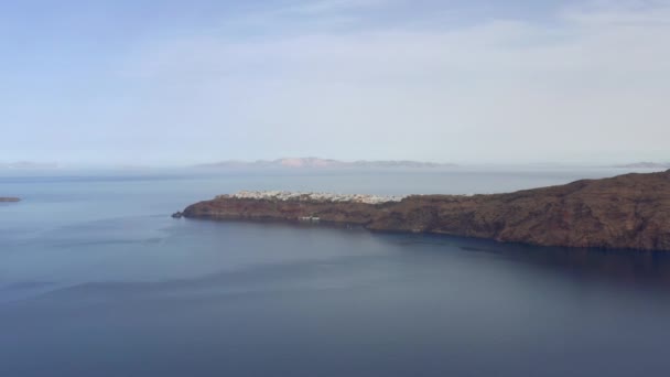 Yunanistan Santorini Kentinde Gündoğumunda Oia Nın Panoramik Hava Görüntüleri — Stok video