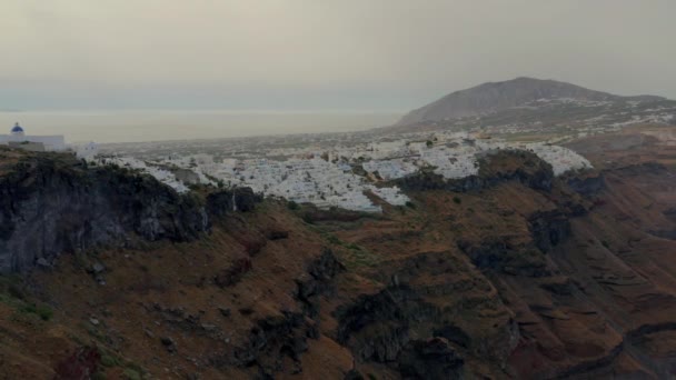 Aerial Slow Panning Drone Shot Fira Santorini Greece Cloudy Sunrise — Stock video