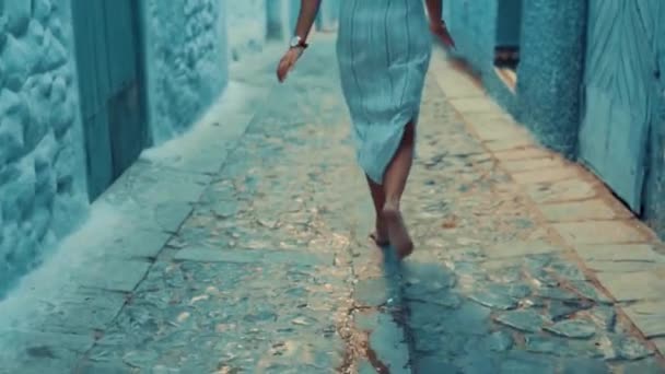 Barefeet Woman Running Blue Street Chefchaouen City Morocco — Stock video