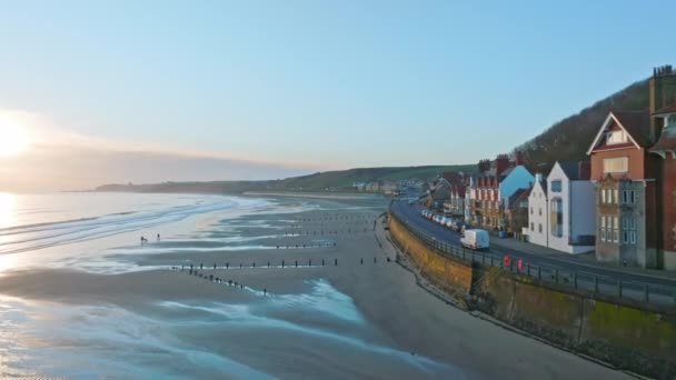 Sandsend Whitby North Yorkshire Coast Aerial Drone Movement Push Forward — Vídeo de Stock