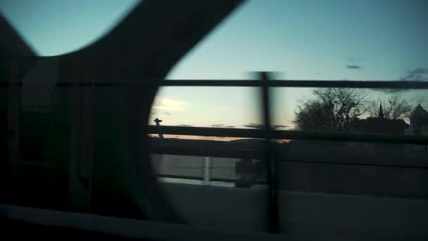 来自在布拉迪斯拉发多瑙河大桥上行驶的有轨电车的乘客Pov — 图库视频影像