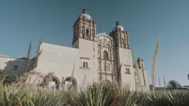 Santo Domingo Guzman Temple Oaxaca Mexico Panning Shot Wide Angle — Stock Video