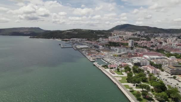 Fishing City Setubal Portuguese Coastal Cityscape Arrabida Park Background Aerial — Vídeos de Stock