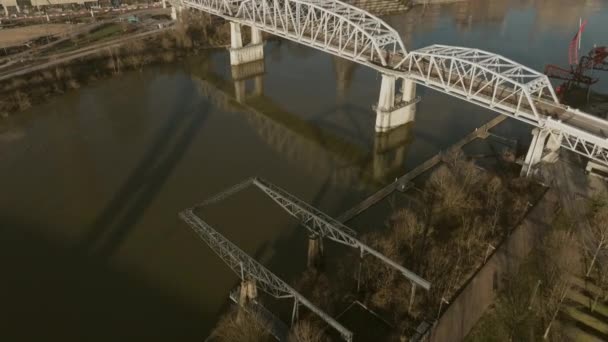 Luchtfoto Pan Loopbrug Ochtend Het Centrum Van Nashville — Stockvideo