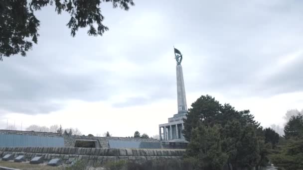 Памятник Обелиску Славна Второй Мировой Войны Братислава Словакия — стоковое видео