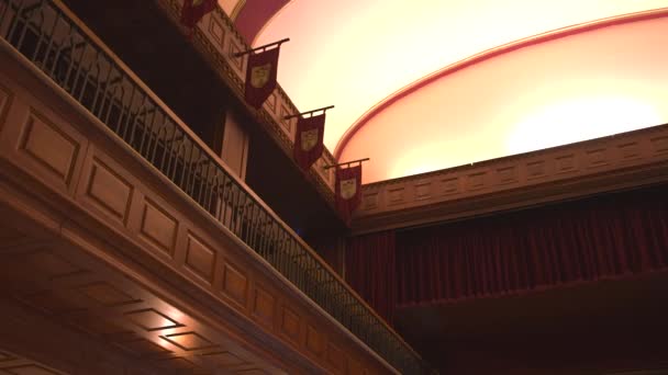 Ornate Wooden Beams Ceiling Old Interior Hallway Banners — Stockvideo