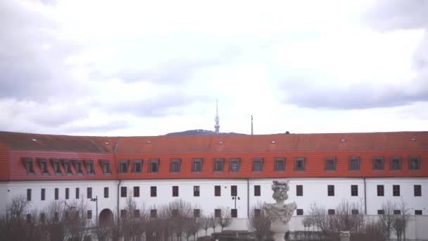 Courtyard Bratislava Castle Trees Fountains Winter — стоковое видео