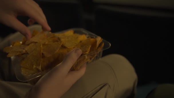 Eating Nachos Cinema Front White Screen Slow Close — Stock Video