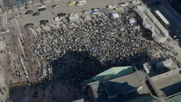 Demonstranten Verzamelen Het Plein Vancouver Art Gallery North Plaza Tijdens — Stockvideo